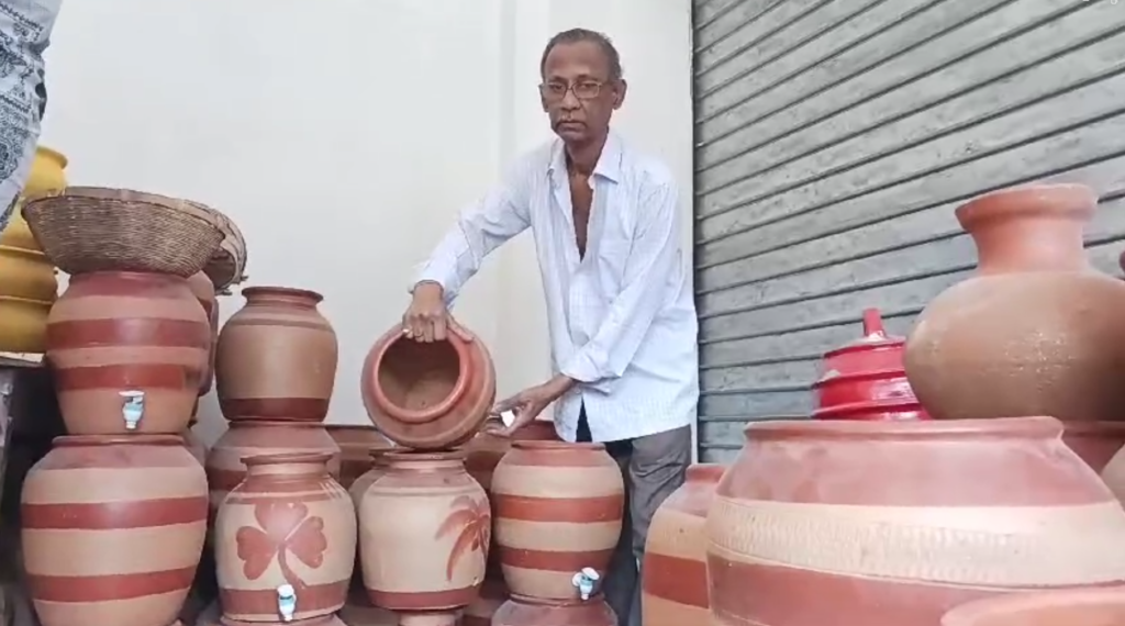 Earthen pot with tap