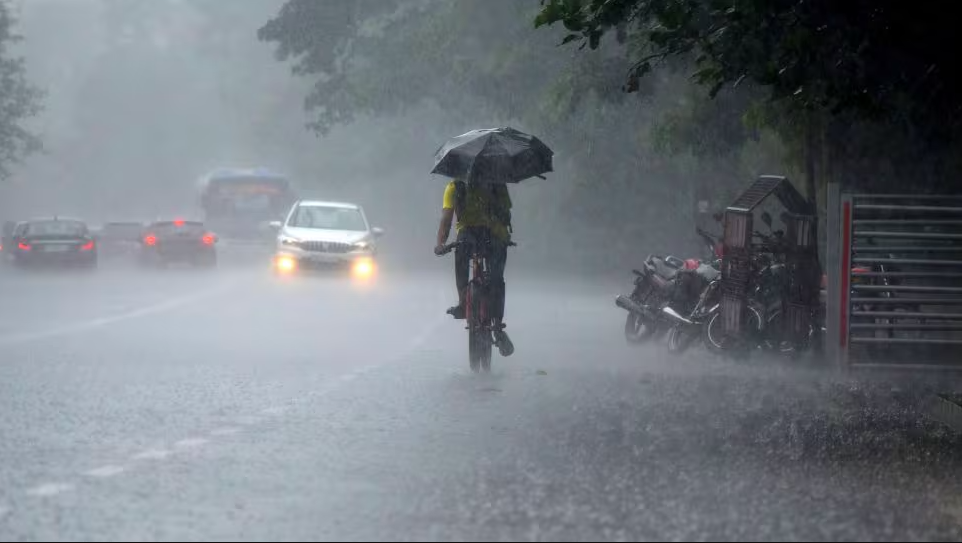 ৯টি জেলায় সমস্ত স্কুলে পঠনপাঠন বন্ধ রাখার কথা বলা হয়েছে।