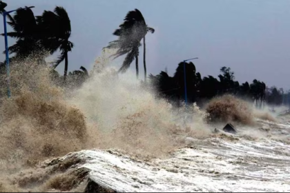 Cyclone Dana : স্কুল শিক্ষা দপ্তর থেকে জারি করল পঠন পাঠন বন্ধ রাখার বিজ্ঞপ্তি