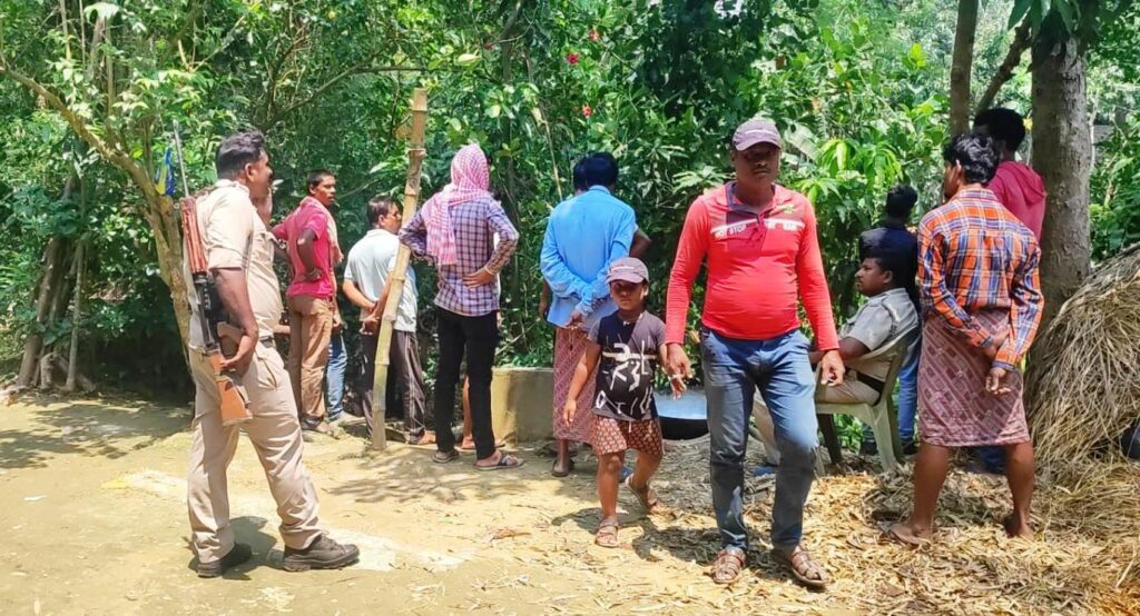 Bomb scare : সকাল থেকে বোমা আতঙ্ক পশ্চিম মেদিনীপুরের দাঁতনে