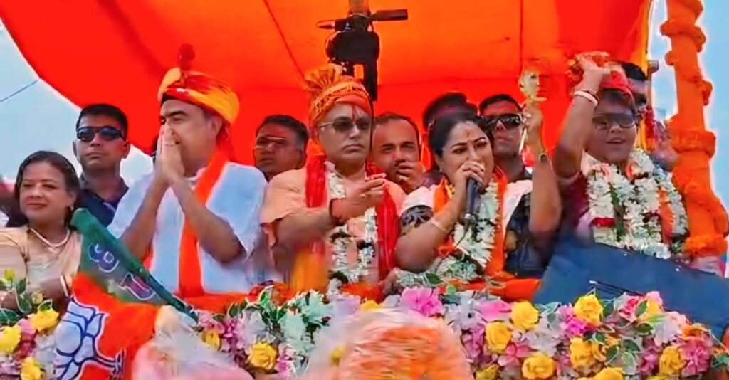 দিল্লির মুখ্যমন্ত্রী রেখা গুপ্তাকে সঙ্গে নিয়ে মনোনয়ন জমা দিলেন খড়গপুরের বিজেপি প্রার্থী দিলীপ ঘোষ