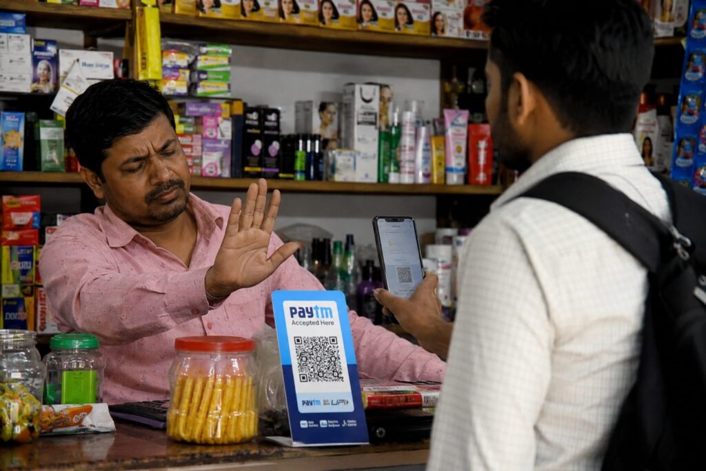 AI IMAGE - QR Code Payment : কিউআর কোড নৈব নৈব চ, নগদের গন্ধেই স্বচ্ছন্দ ঝাড়গ্রামের খুচরো ব্যবসায়ীরা