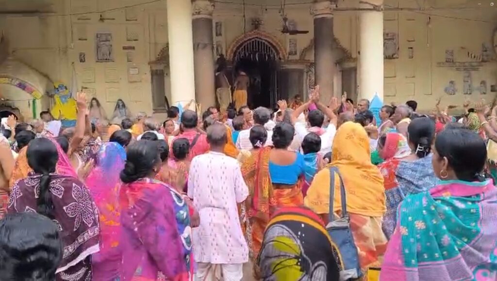 Gopiballavpur : মিথ, মাধুর্য আর মহাপ্রসাদের টানে গোপীবল্লভপুরে দণ্ড মহোৎসব — জগন্নাথের স্নানযাত্রায় জেগে উঠল শতাব্দীপ্রাচীন ঐতিহ্য. 29/06/2026