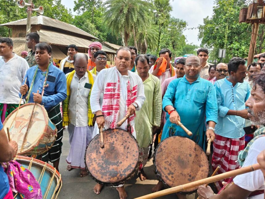 জল-জঙ্গল-জমির অধিকারের লড়াইকে স্মরণ, শ্রদ্ধায় ও আবেগে ঝাড়গ্রাম জেলা জুড়ে পালিত ১৭১তম হুল দিবস