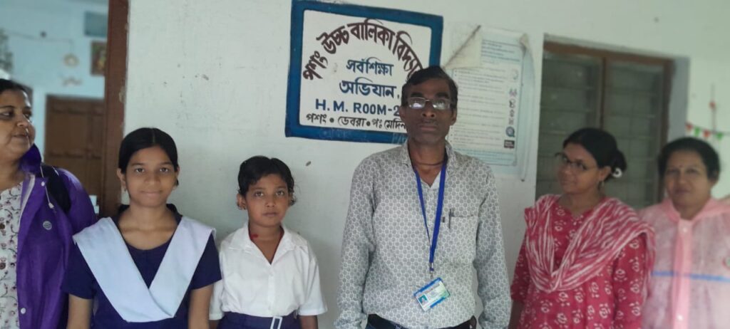 বিদ্যালয়ে শৌচালয় পরিচ্ছন্নতা ও স্যানিটারি ন্যাপকিন সরবরাহ নিয়ে রিপোর্ট চাইল কলকাতা হাইকোর্ট