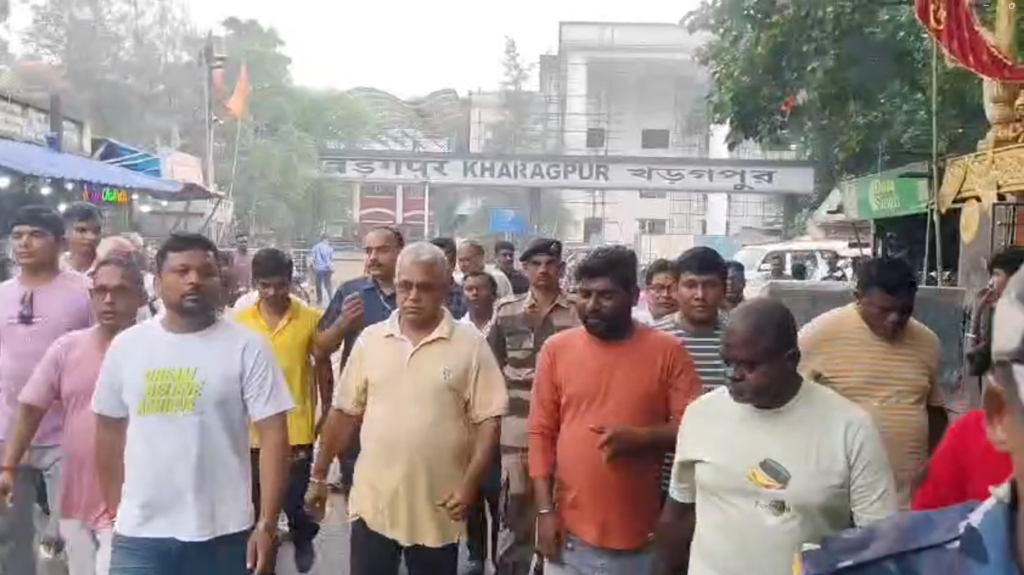 খড়্গপুরে চা-চক্রে দিলীপ ঘোষ: আরজি কর মামলা থেকে টোটো, দুর্নীতি ও অন্নপূর্ণা যোজনা—একাধিক ইস্যুতে সরব বিজেপি নেতা