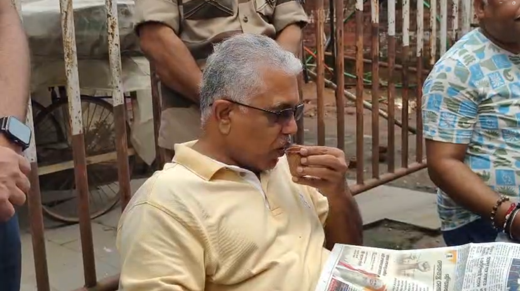 খড়্গপুরে চা-চক্রে দিলীপ ঘোষ: আরজি কর মামলা থেকে টোটো, দুর্নীতি ও অন্নপূর্ণা যোজনা—একাধিক ইস্যুতে সরব বিজেপি নেতা