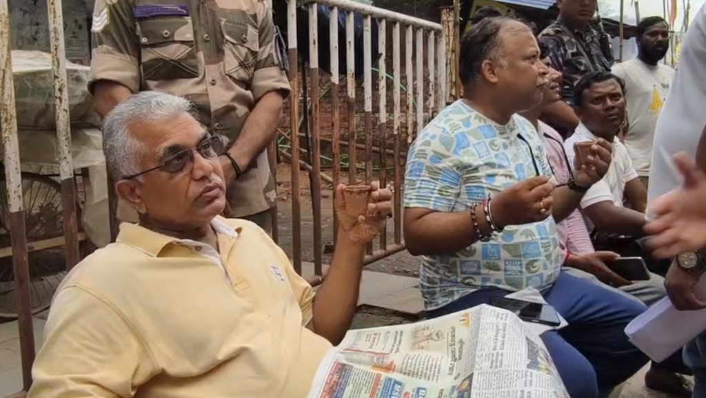 খড়্গপুরে চা-চক্রে দিলীপ ঘোষ: আরজি কর মামলা থেকে টোটো, দুর্নীতি ও অন্নপূর্ণা যোজনা—একাধিক ইস্যুতে সরব বিজেপি নেতা