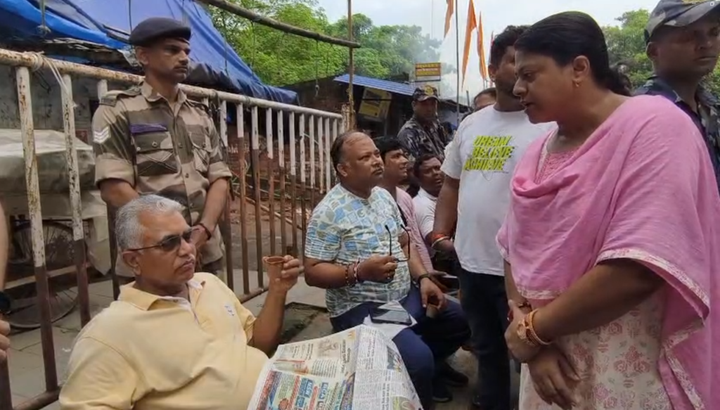 খড়্গপুরে চা-চক্রে দিলীপ ঘোষ: আরজি কর মামলা থেকে টোটো, দুর্নীতি ও অন্নপূর্ণা যোজনা—একাধিক ইস্যুতে সরব বিজেপি নেতা