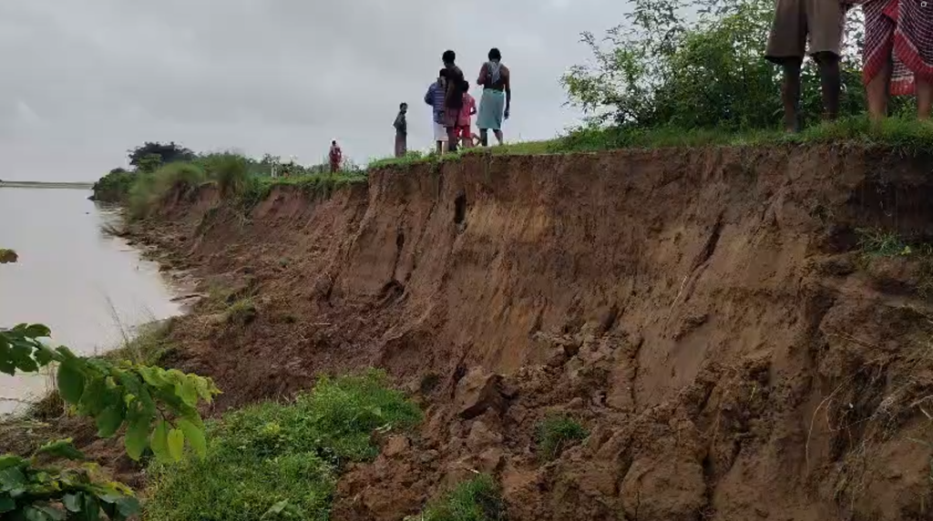 বছরের পর বছর সুবর্ণরেখার ভাঙনে কৃষকদের ব্যাপক ক্ষতি