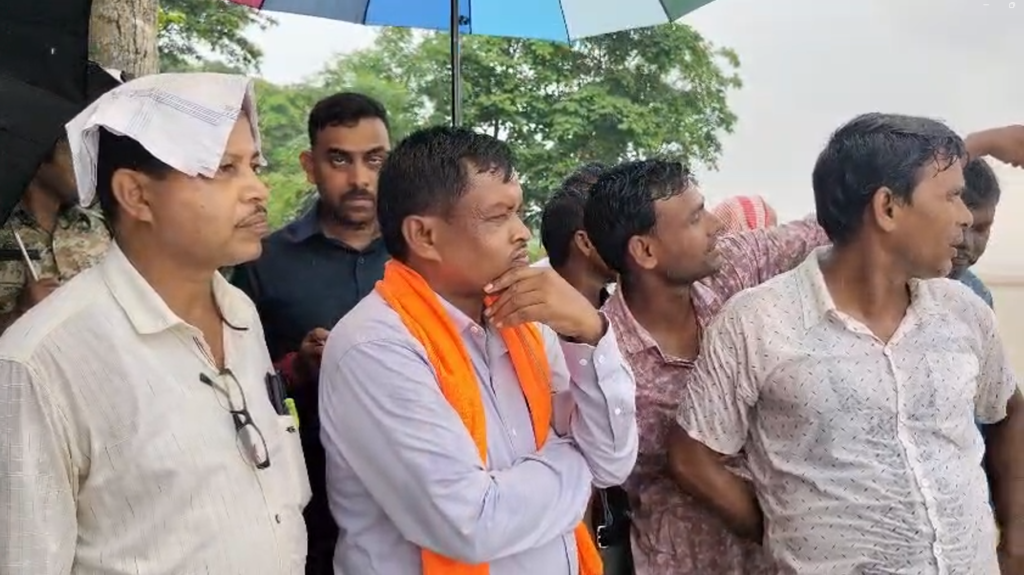 সুবর্ণরেখা-র ভাঙনপ্রবণ এলাকা পরিদর্শনে কৃষি প্রতিমন্ত্রী