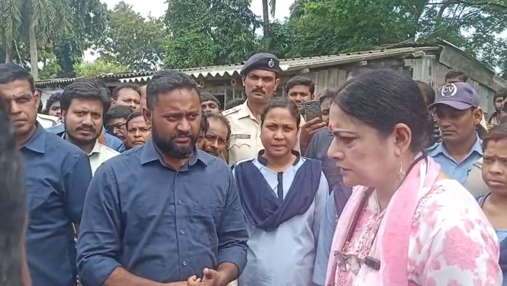 পটাশপুরে কেলেঘাই দখলমুক্তির কড়া হুঁশিয়ারি, ‘অবৈধ নির্মাণ সরান, না হলে চলবে বুলডোজার’: মন্ত্রী অগ্নিমিত্রা পাল