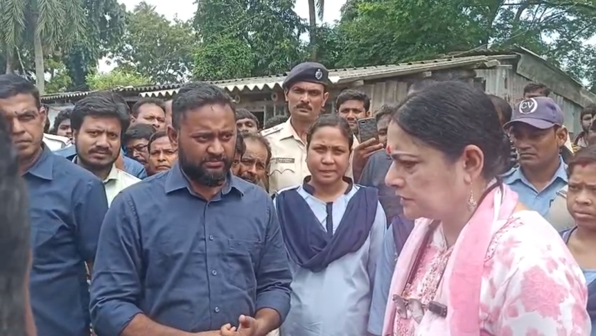 পটাশপুরে কেলেঘাই দখলমুক্তির কড়া হুঁশিয়ারি, ‘অবৈধ নির্মাণ সরান, না হলে চলবে বুলডোজার’: মন্ত্রী অগ্নিমিত্রা পাল