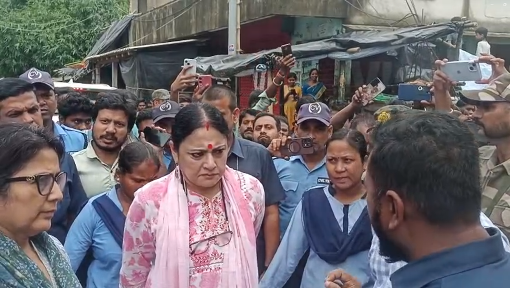 পটাশপুরে কেলেঘাই দখলমুক্তির কড়া হুঁশিয়ারি, ‘অবৈধ নির্মাণ সরান, না হলে চলবে বুলডোজার’: মন্ত্রী অগ্নিমিত্রা পাল