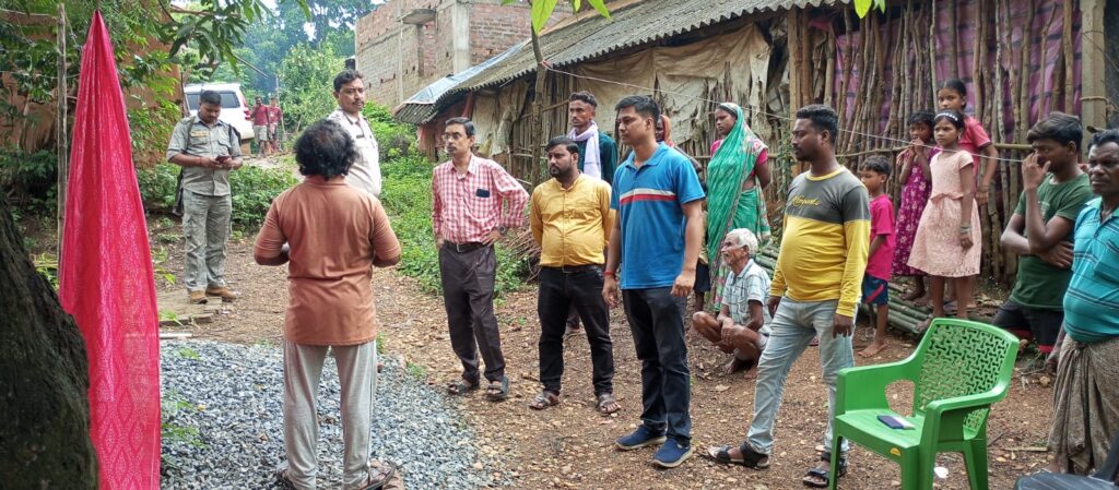 টানা বৃষ্টিতে নয়াগ্রাম ফের বিপত্তি! মাটির দেওয়াল চাপা পড়ে গুরুতর আহত তিন শিশু.08/08/26