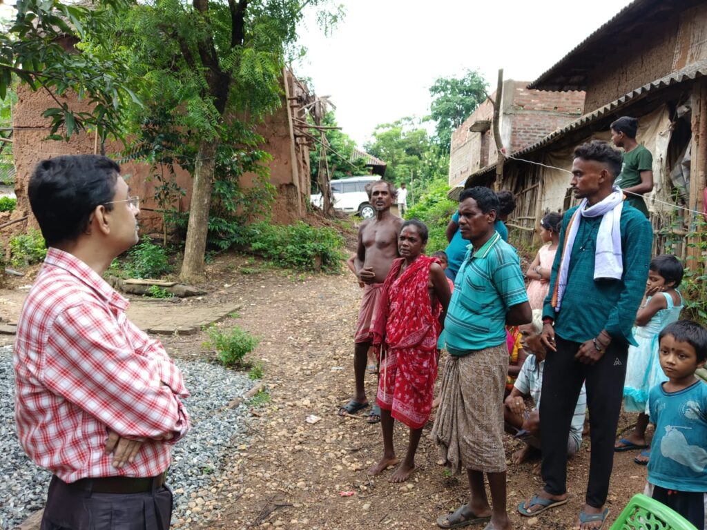 টানা বৃষ্টিতে নয়াগ্রাম ফের বিপত্তি! মাটির দেওয়াল চাপা পড়ে গুরুতর আহত তিন শিশু.08/08/26